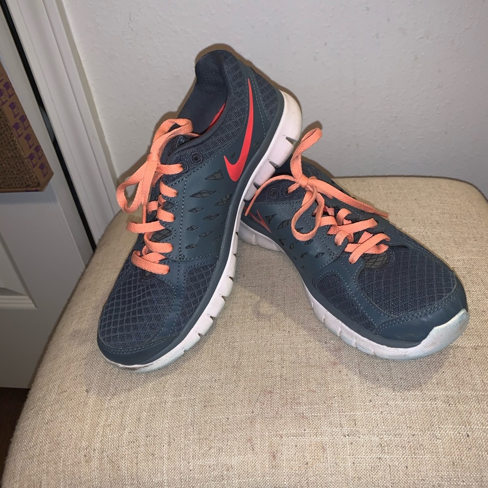 NIKE TENNIS SHOES!
